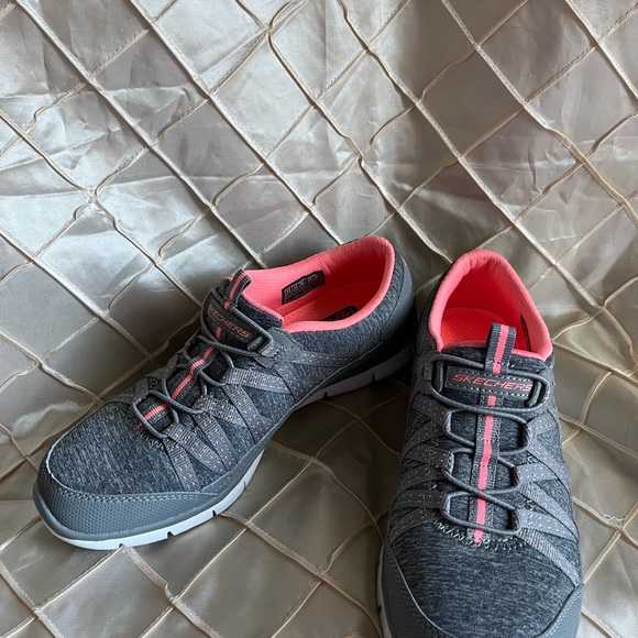 Skechers Shoes - Like new sketchers size 6 1/2